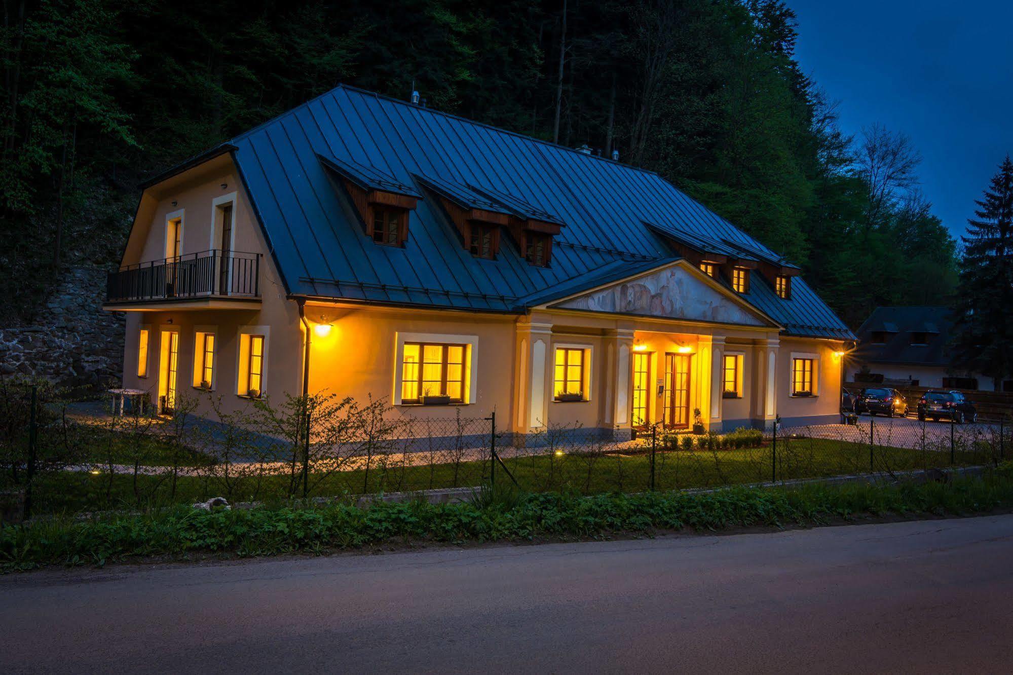 Banská Štiavnica Apartmany Weissov Dom מראה חיצוני תמונה