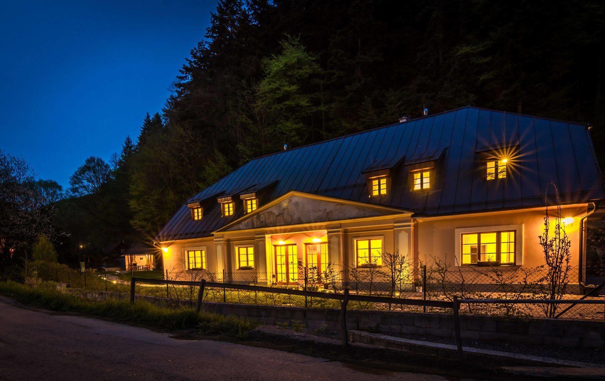 Banská Štiavnica Apartmany Weissov Dom מראה חיצוני תמונה